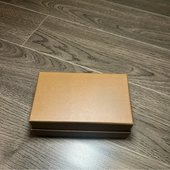 Burberry Empty Gift Box - Picture 4 of 8